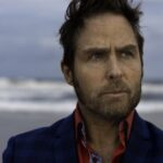 “Sunset or Sunrise”: Andy Jans-Brown & Cameron Spike-Porter lanzan un indie-rock urgente y cinematográfico