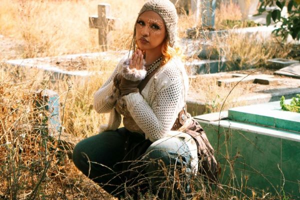 MilaLaMorena-Broken-2025