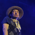 LEÓN LARREGUI ABRE EL AÑO CON “BRUMA”: UNA NIEBLA SONORA ENTRE NOSTALGIA Y ESPERANZA