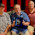 CABELA AND SCHMITT DESATAN ENERGÍA POP ROCK CON “WITH YOUR SNEAKERS ON”