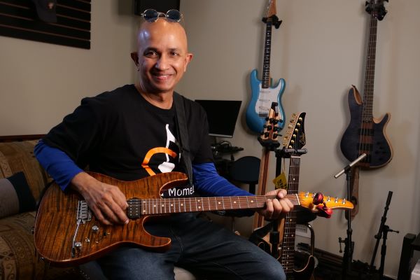 “Jacob Chacko ilumina el inicio del año con Drive Thru Fog And Rain, un himno pop‑rock optimista y contagioso”