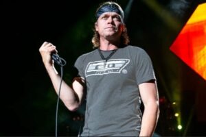 2. 7 DE FEBRERO Brad Arnold