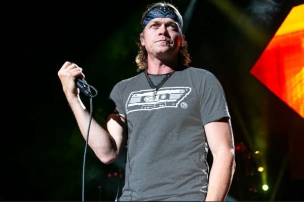 2. 7 DE FEBRERO Brad Arnold