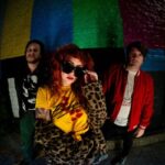 Glass Mansions: un himno alternativo sobre finales inconclusos y renacimiento creativo