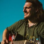 Timoh abre el cielo de la melancolía con “Se resterai”, un viaje íntimo entre amor, pérdida y reflexión