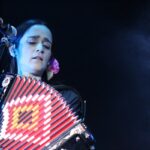Julieta Venegas presenta “La Línea” y anuncia concierto en Ciudad Juárez