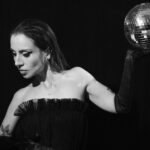 Nía Daroch presenta ‘Reflejos’ su EP debut.