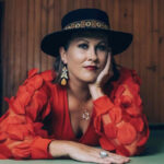 Katie Richards presenta “You’re Doing It for Yourself”, un himno indie-folk de resiliencia y autenticidad