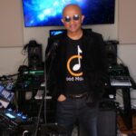 Jacob Chacko enciende el optimismo con “Love Peace Train”